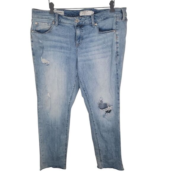 Torrid Boyfriend Light Wash Ripped Distressed Denim Jeans Size 18S - Picture 1 of 8